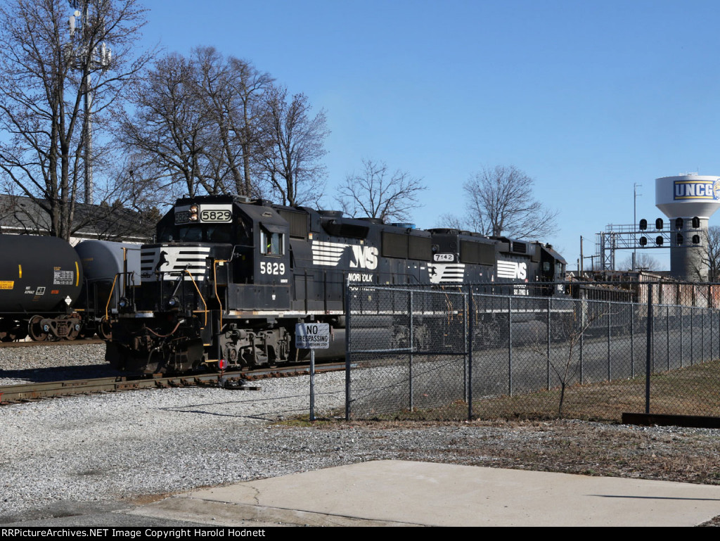 NS 5829 leads train P07 down the yard lead at Aycock